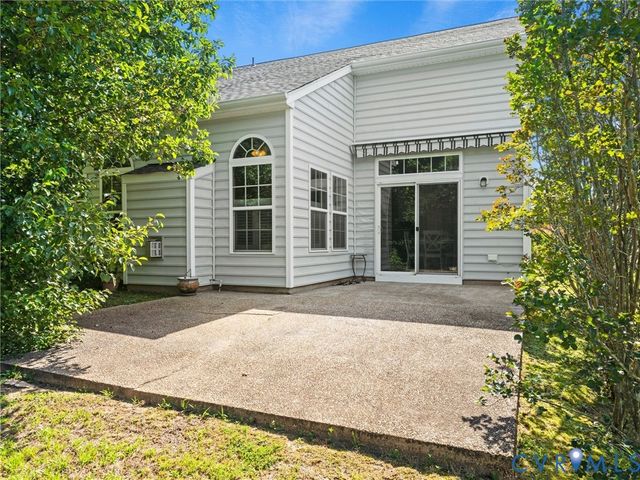 5676 Hogan Bridge Dr, New Kent, VA 23140