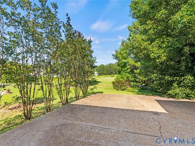 5676 Hogan Bridge Dr, New Kent, VA 23140
