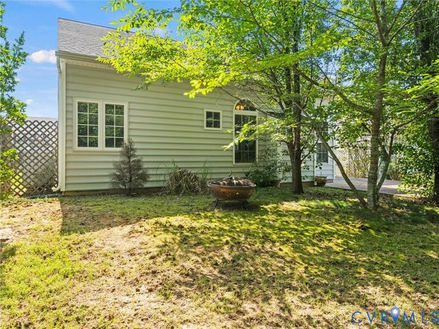 5676 Hogan Bridge Dr, New Kent, VA 23140