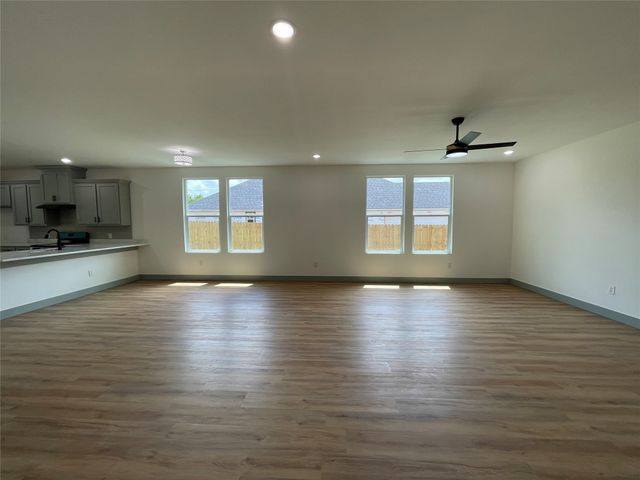 1213 Gannon Lane, Desoto, TX 75115