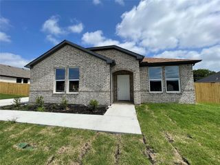 1213 Gannon Lane, Desoto, TX 75115