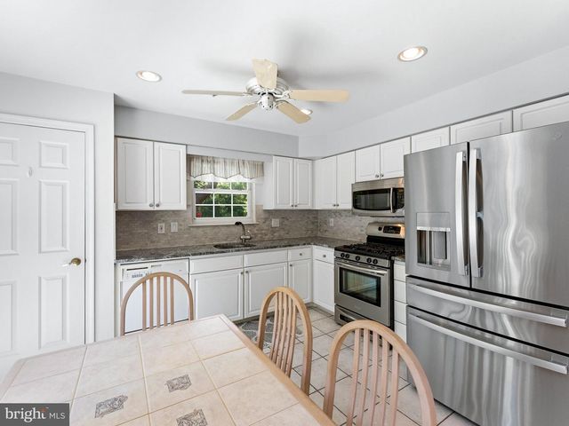 136 BUCKINGHAM WAY, Mount Laurel, NJ 08054