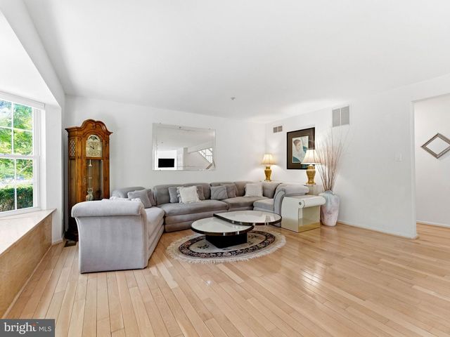 136 BUCKINGHAM WAY, Mount Laurel, NJ 08054