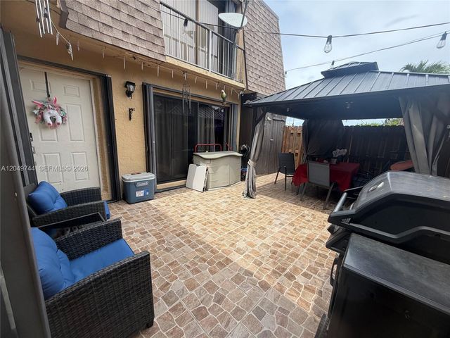 4804 Waterview Cir, Palm Springs, FL 33461
