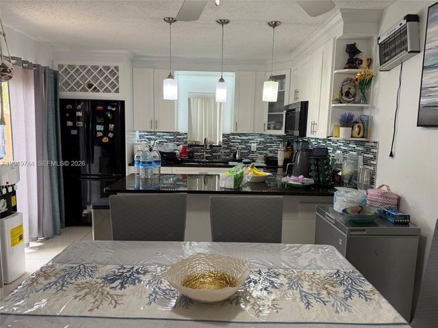 4804 Waterview Cir, Palm Springs, FL 33461