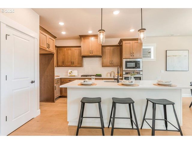 18090 Sw BARROWS Rd, Beaverton, OR 97007