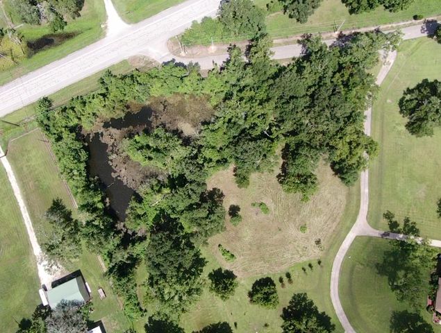 130 Sally Lake Court, Angleton, TX 77515