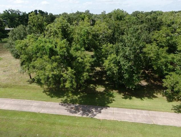 130 Sally Lake Court, Angleton, TX 77515