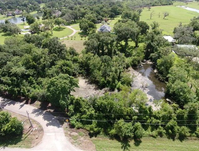 130 Sally Lake Court, Angleton, TX 77515