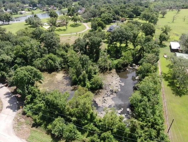 130 Sally Lake Court, Angleton, TX 77515