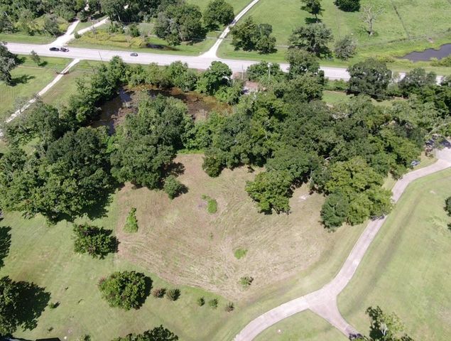 130 Sally Lake Court, Angleton, TX 77515