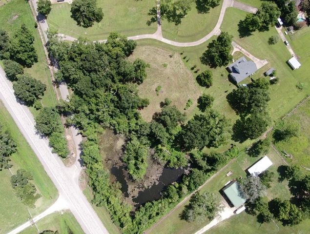 130 Sally Lake Court, Angleton, TX 77515