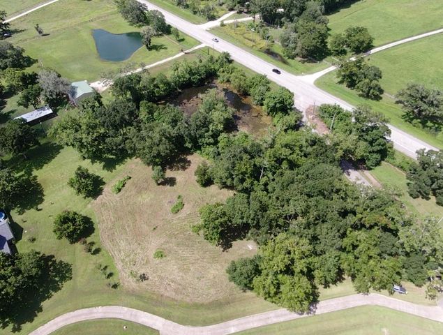 130 Sally Lake Court, Angleton, TX 77515