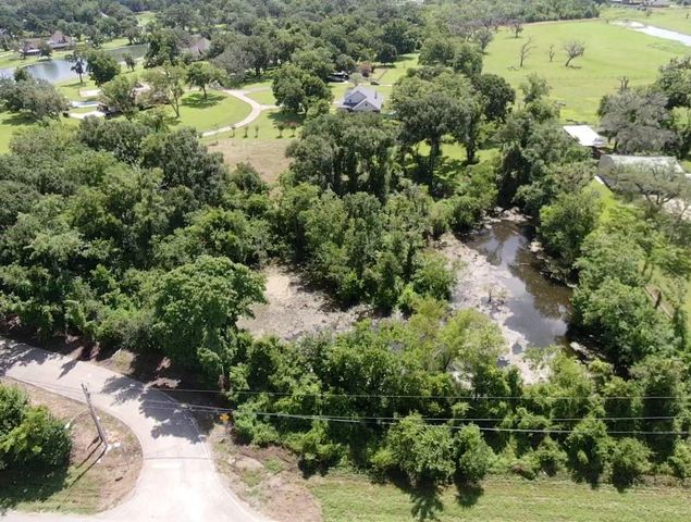 130 Sally Lake Court, Angleton, TX 77515