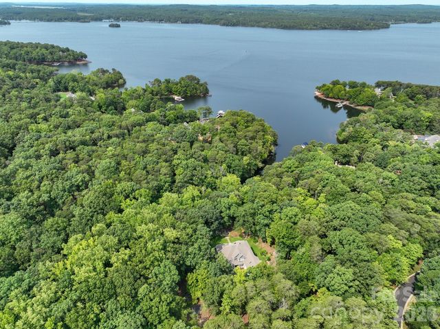1820 Southpoint Lane, New London, NC 28127
