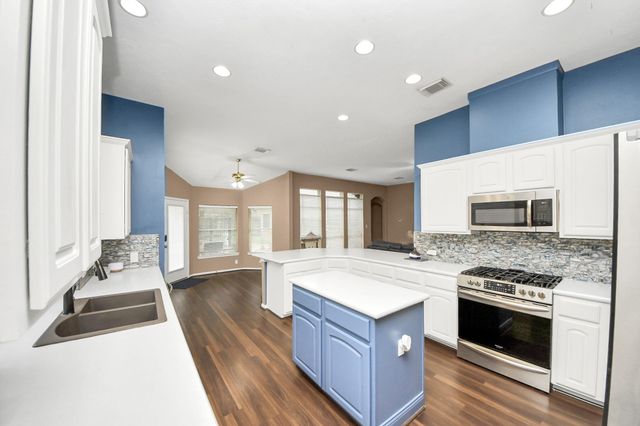 6204 Raintree Drive, Pearland, TX 77584
