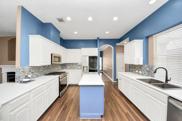 6204 Raintree Drive, Pearland, TX 77584