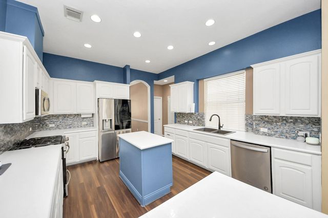 6204 Raintree Drive, Pearland, TX 77584