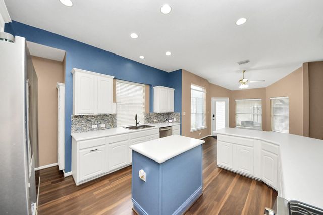 6204 Raintree Drive, Pearland, TX 77584