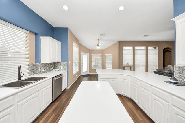 6204 Raintree Drive, Pearland, TX 77584