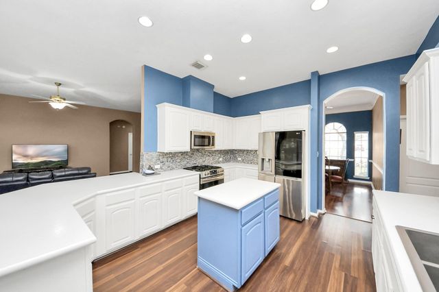 6204 Raintree Drive, Pearland, TX 77584