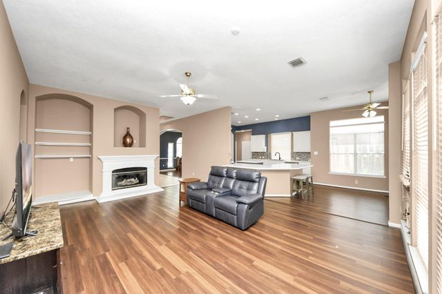 6204 Raintree Drive, Pearland, TX 77584