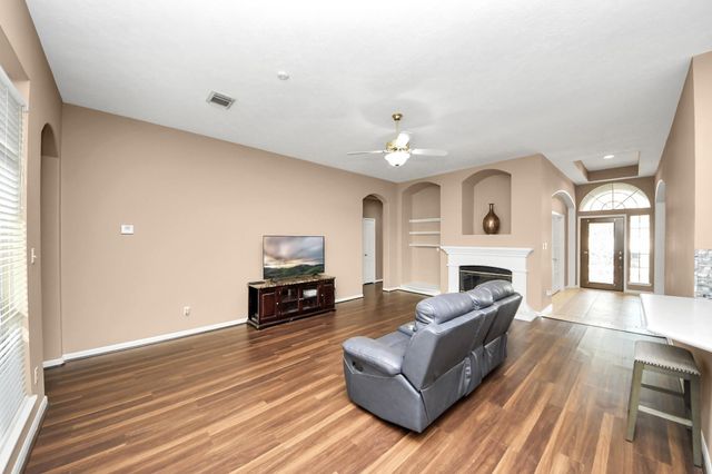 6204 Raintree Drive, Pearland, TX 77584