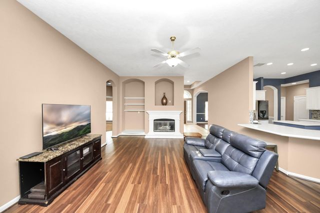 6204 Raintree Drive, Pearland, TX 77584