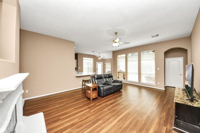 6204 Raintree Drive, Pearland, TX 77584