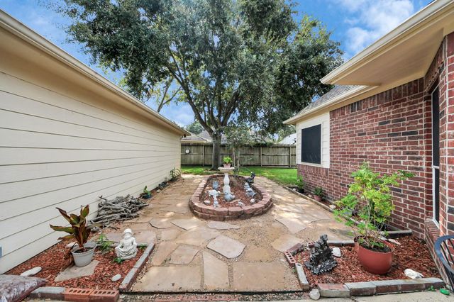 6204 Raintree Drive, Pearland, TX 77584
