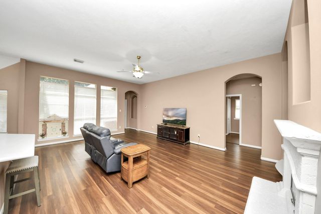 6204 Raintree Drive, Pearland, TX 77584