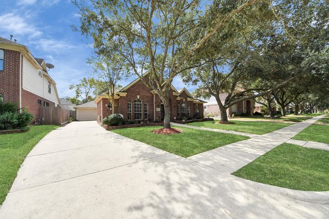 6204 Raintree Drive, Pearland, TX 77584