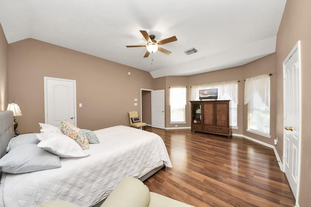 6204 Raintree Drive, Pearland, TX 77584