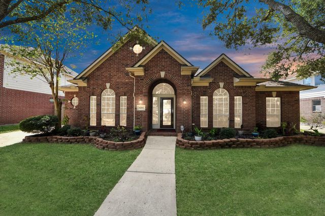 6204 Raintree Drive, Pearland, TX 77584