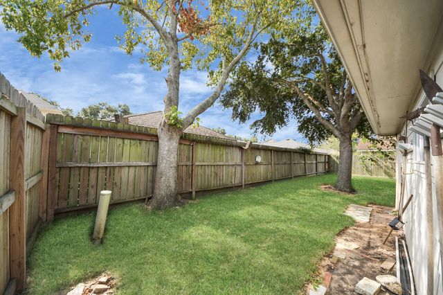 6204 Raintree Drive, Pearland, TX 77584