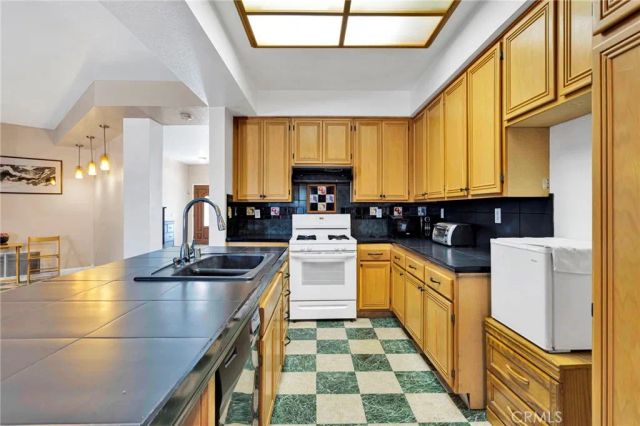 12529 Marchmont Court, Victorville, CA 92392