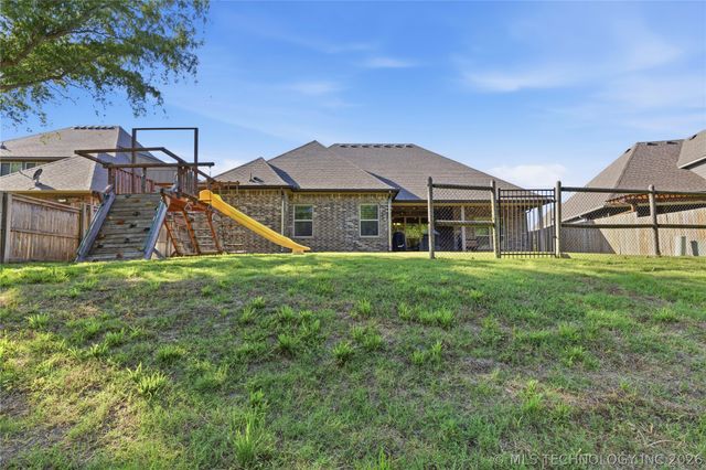 2813 W Edgewater Street, Broken Arrow, OK 74012
