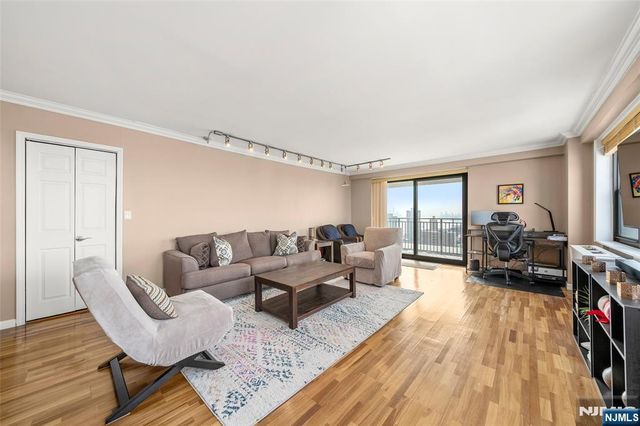 7855 Boulevard East 28L, North Bergen, NJ 07047