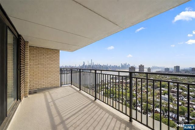 7855 Boulevard East 28L, North Bergen, NJ 07047