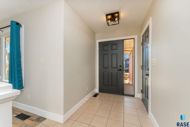 2200 E 63rd St Street, Sioux Falls, SD 57108