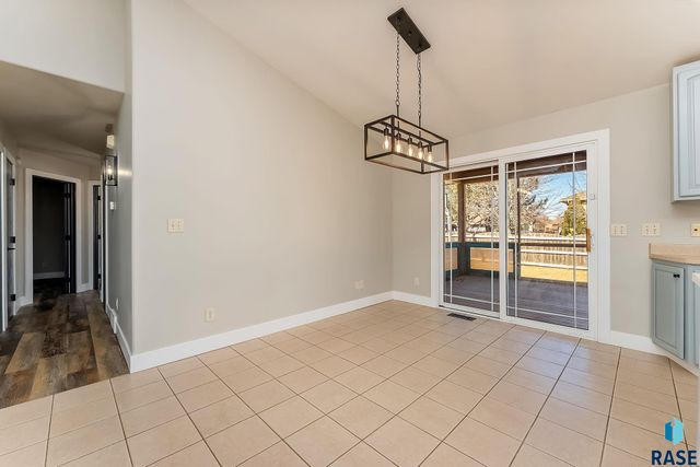 2200 E 63rd St Street, Sioux Falls, SD 57108