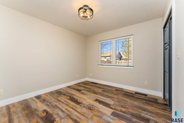 2200 E 63rd St Street, Sioux Falls, SD 57108