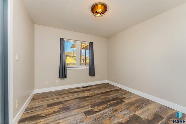 2200 E 63rd St Street, Sioux Falls, SD 57108