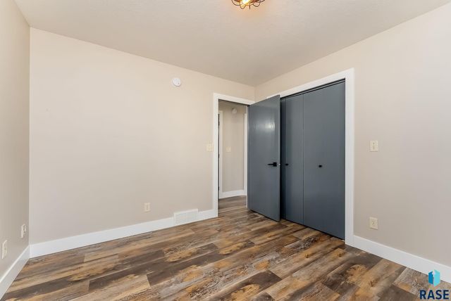 2200 E 63rd St Street, Sioux Falls, SD 57108