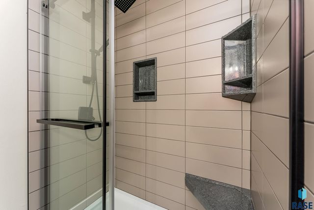 2200 E 63rd St Street, Sioux Falls, SD 57108