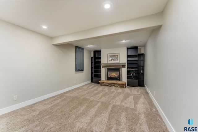 2200 E 63rd St Street, Sioux Falls, SD 57108