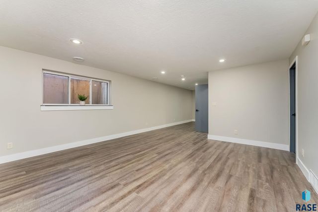 2200 E 63rd St Street, Sioux Falls, SD 57108