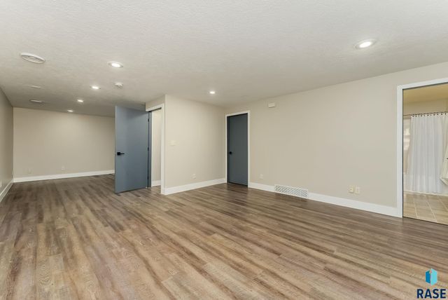 2200 E 63rd St Street, Sioux Falls, SD 57108