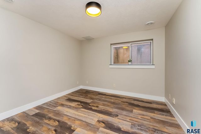 2200 E 63rd St Street, Sioux Falls, SD 57108