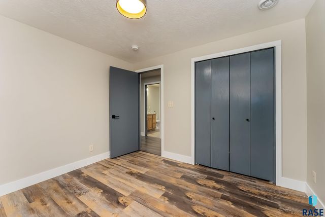 2200 E 63rd St Street, Sioux Falls, SD 57108